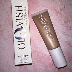 Huda Beauty GloWish Multi Dew Skin Tint
Foundation 08 Tan